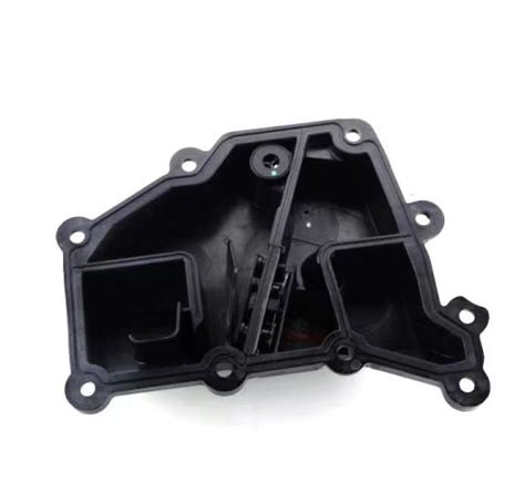 04E103464AN Engine Crankcase Breather Oil Separator for VW Golf MK7