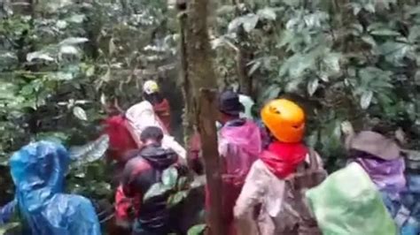 Aksi Heroik Tim Sar Di Gunung Kerinci Tempuh Jam Untuk Selamatkan