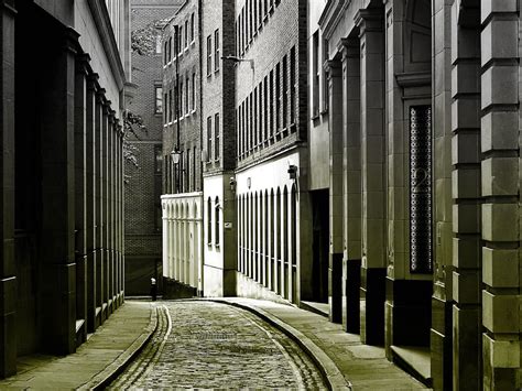 Alley · Free Stock Photo