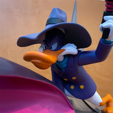 Diamond Select Toys Darkwing Duck Pvc Diorama Statue Review Ducktalks