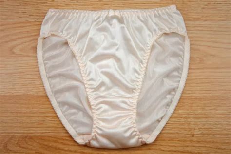 VINTAGE TRIUMPH NYLON Shiny Slippery Pretty Elegant Cream Bikini Panty