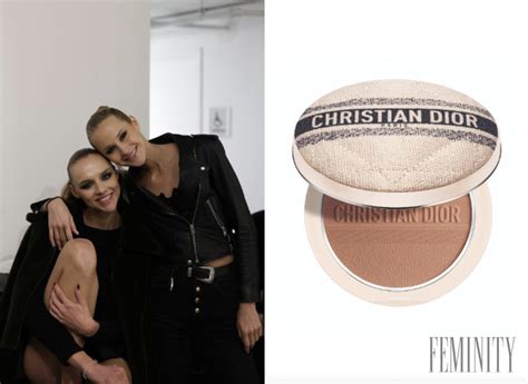 Perfektný look ako z prehliadkového móla Rovnomerná pleť a nude líčenie s trblietavým finišom