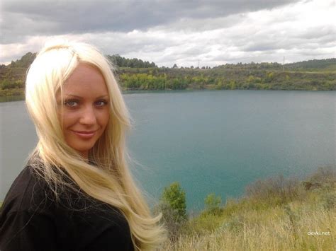 Amateur Photos Krasivaya Blondinka Poziruet Goloy Vozle Pruda Porn Pic