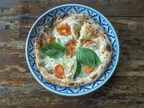 pizza seafood vegetable vegan vegetarian tomato dinner lunch italian