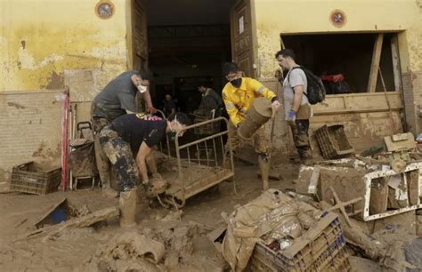 J Venes Voluntarios De Teruel Limpian Los Efectos De La Dana En