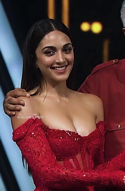 Big Small Kiara Advani Cleavage Show From Zee Cine Awards Hd V Mw Pgww Xoa Porn Pic