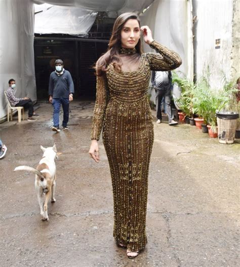 Nora Fatehi Wears Nude Makeup With This Heavy Gown At Dance Deewane