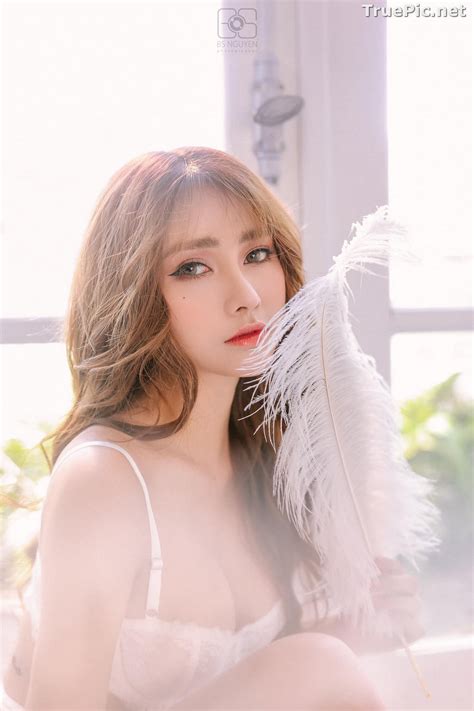 Vietnamese Model Nguyen Thi Phi Yen Beautiful Sexy White Lingerie