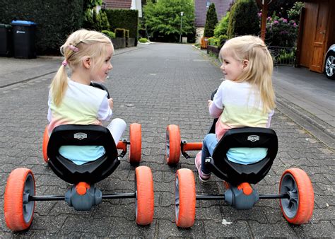 Asphalt Cowgirls Auf Und Davon Mit Dem BERG Reppy Pedal Gokart