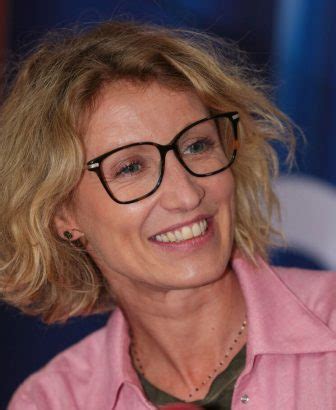 Alexandra Lamy sexy dans la jungle l actrice se dévoile en lingerie Closer