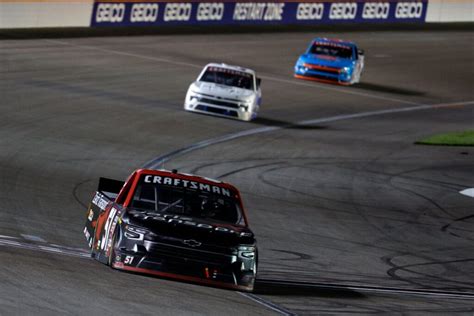 Nascar Kyle Busch Vence Corrida Tumultuada Da Truck Series Em Las Vegas