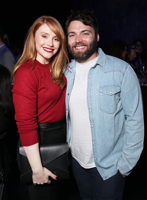 Bryce Dallas Howard En Seth Gabel 2024