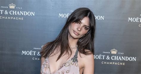 Emily Ratajkowski Stuns In Shoot Completely Naked