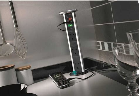 Магнитные розетки на кухне - фото