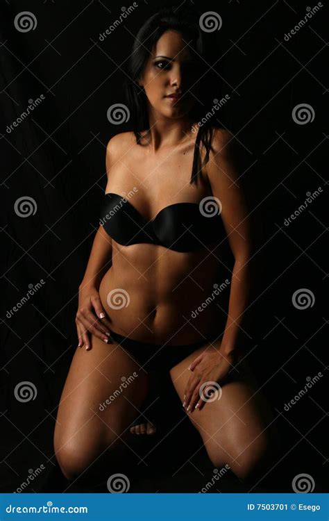 Brunette Atractivo En Ropa Interior Imagen De Archivo Imagen De Aislado Modelo