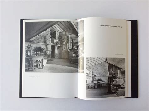 An Organic Architecture: The Architecture of Democracy – Bookshop by Uro