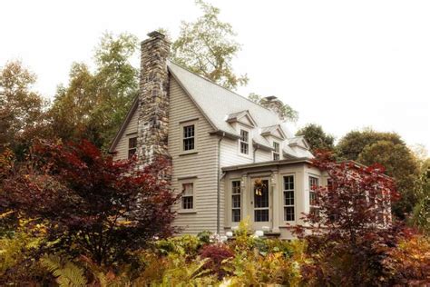 See Inside Martha Stewarts Cosy Bedford Farmhouse Home Beautiful