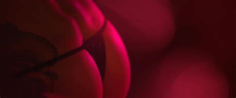 Naked LaLaa Love In Peelers