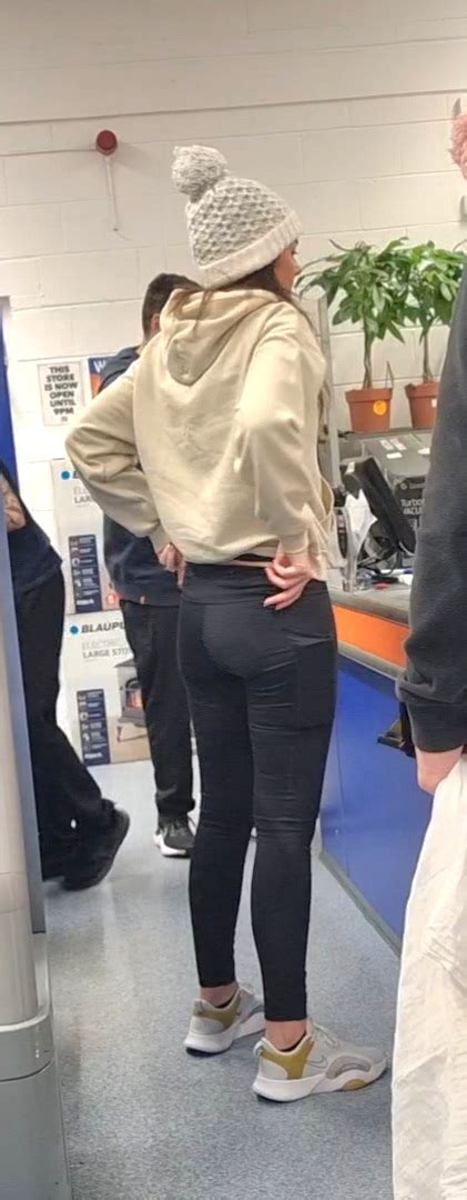 Tight Ass And Pulling Them Up Spandex Leggings Yoga Pants Forum