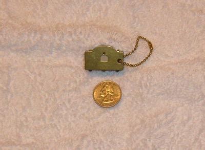 Vintage S S Kutie Vue Television Nude Pinup Model Viewer Keychain Nos