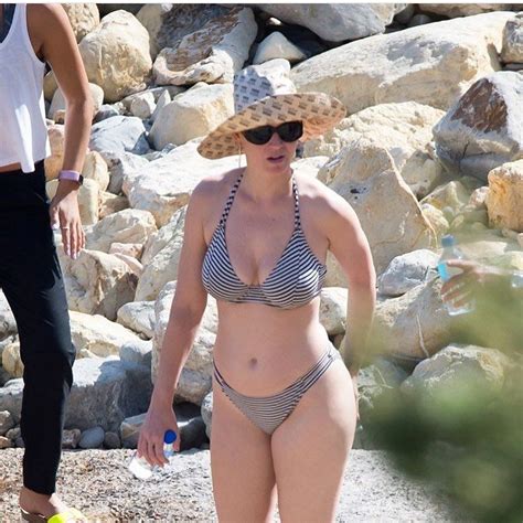 6 Hot Sexy Katy B Bikini Pics