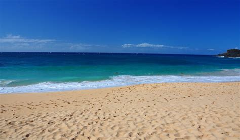 Песчаный пляж с шезлонгами - 88 фото