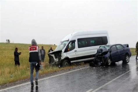 Feci kaza Minibüs ile otomobil çarpıştı Bursa Hakimiyet