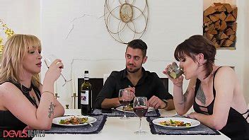 DevilsTGirls Me Encanta Tener Sexo Con Mi Prometido Y Mi Ex Trans XVIDEOS