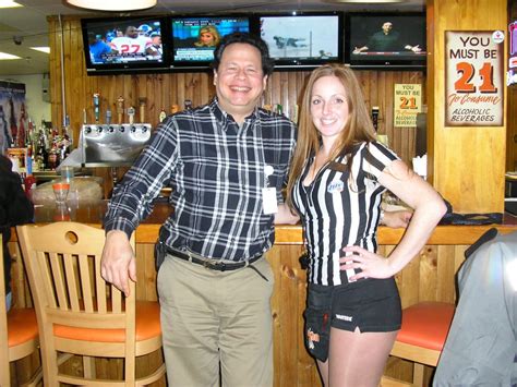Hooters Closed 21 Photos And 11 Reviews American Traditional