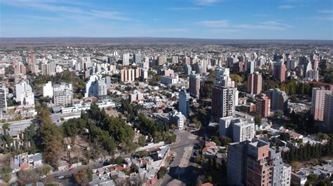 Un pronóstico muy loco para este sábado en Neuquén Vuelve el viento