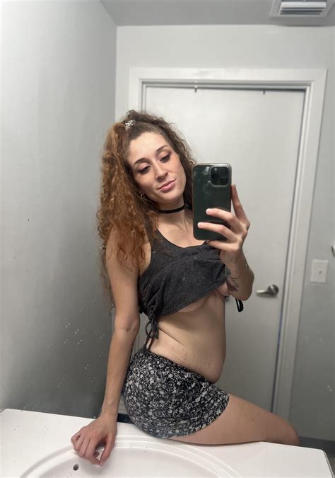 Danadickinss Amateur I Love The Way I Look When Im Full Porn Pic