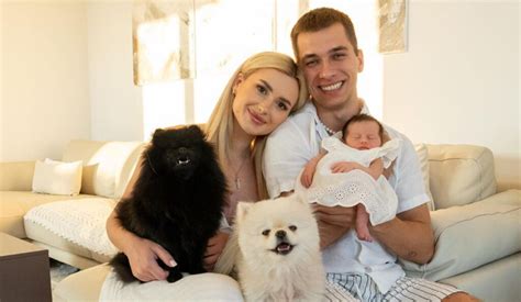 Wersow pozuje w skąpym bikini Fani komentują ciało po ciąży Kozaczek