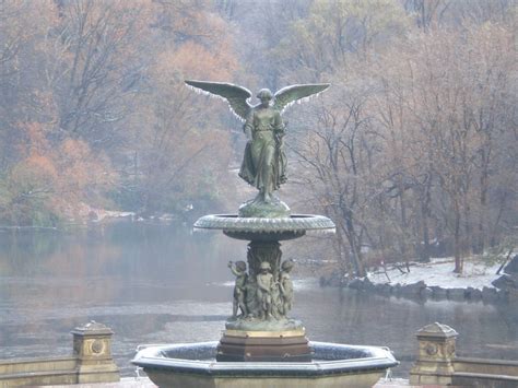 Fountain With A Statue Of A Naked Woman In Gorky Park Creative Commons Bilder