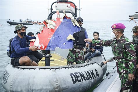 Foto Misi Pencarian Pesawat Sriwijaya Air SJ 182 Foto Katadata Co Id