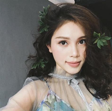 Hot girl Linh Rin tham gia The Look Online thu hút nhiều sự chú ý