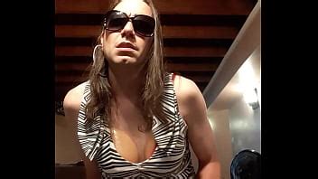 Jade en un vestido sexy bajándose XVIDEOS