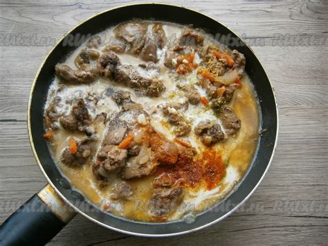 Рецепт куриной печени со сметаной на сковороде: 8 фото в рецепте