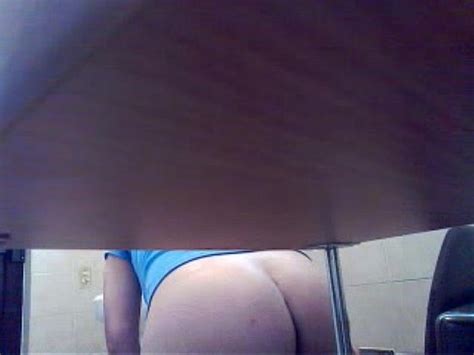Espiando en el baño XVIDEOS
