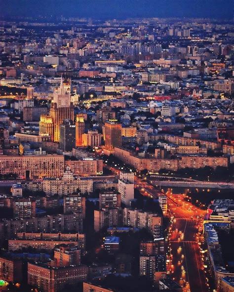 Pin by Nicole on Travel | City, New york skyline, Paris skyline