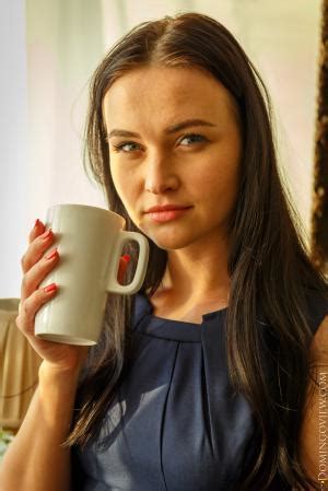 Domingoview Gabby Bella S Big Bottom Small Breasts And Open Vagina In The Sunset