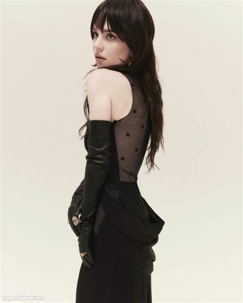 Sophie Thatcher Nude The Fappening Photo FappeningBook