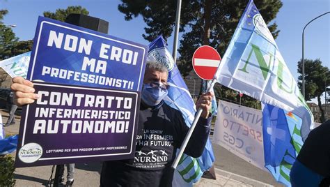 Precari Malpagati E Senza Sicurezza Sul Lavoro A Palermo Scendono In