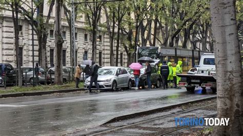 Incidente In Corso Vinzaglio Angolo Via Grattoni Scontro Fra Tre Auto