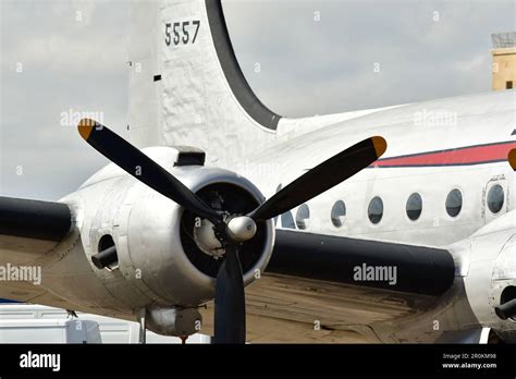 Douglas C 54 Skymaster Candy Bomber Airlift Berlin Tempelhof Stock