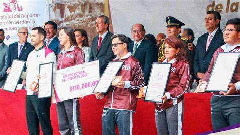 Ganadores Del Premio Estatal Del Deporte En Puebla Reciben