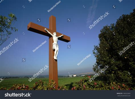 Jesus On Cross Statue Stock Photo 106522943 | Shutterstock