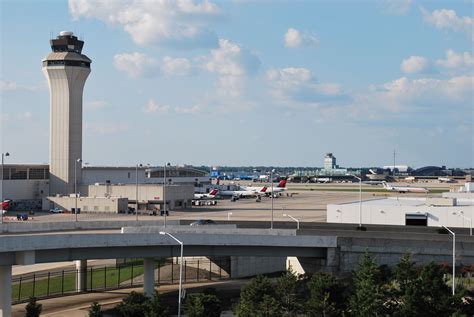 Detroit Metropolitan Airport TSA Finds 5 Guns In Bags In 4 Days