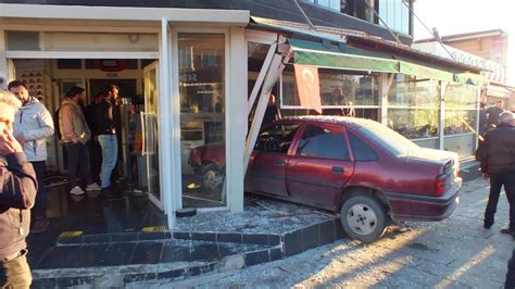 Yozgat Ta Otomobil Kafeye Dald Yaral Son Dakika Haberleri