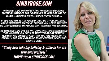 Sindy Rose recibe un gran tapón anal y un consolador por el culo y