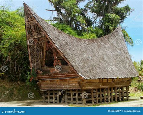 Casa Tradicional De Batak Na Ilha De Samosir Sumatra Indonésia Imagem